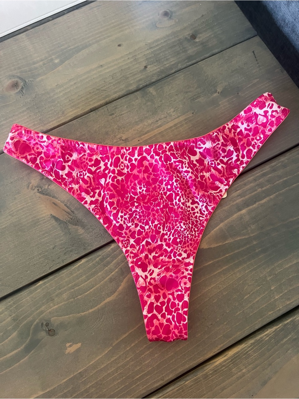 Victoria’s Secret Pink Floral Low Rise Thong Panty M NWT